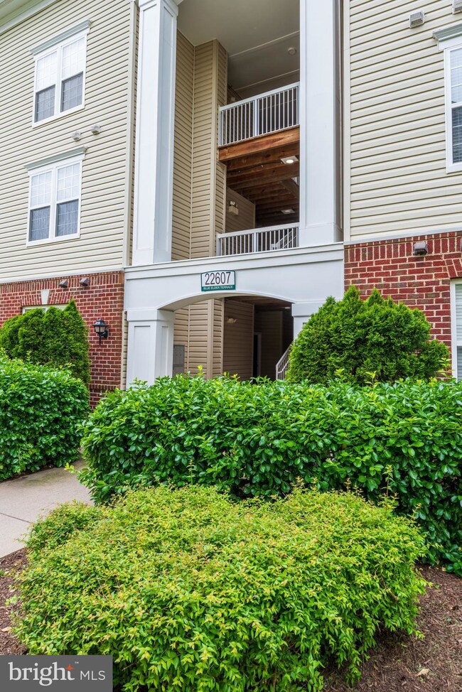 22607 Blue Elder Terrace unit 203, Ashburn, VA 20148 - photo 3