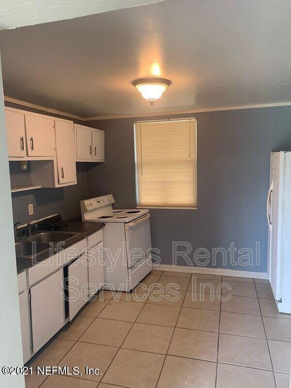 5214 Lexington Ave unit B, Jacksonville, FL 32210 - photo 2