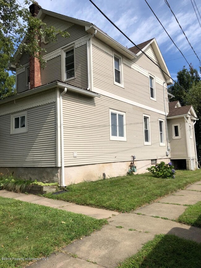 1801 Pettibone St, Scranton, PA 18504 - photo 2