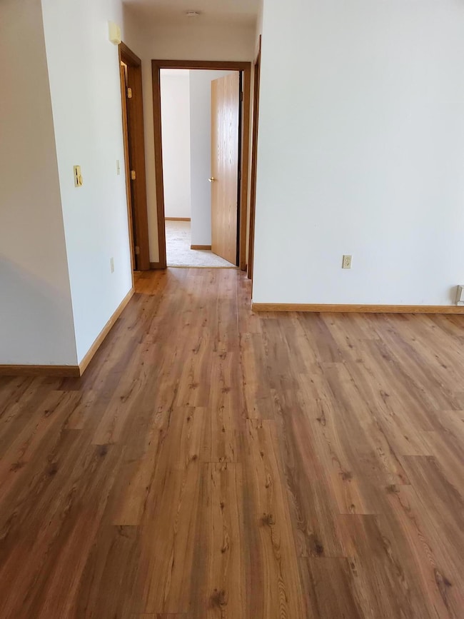 630WestfieldWay#3-LivRmHall
