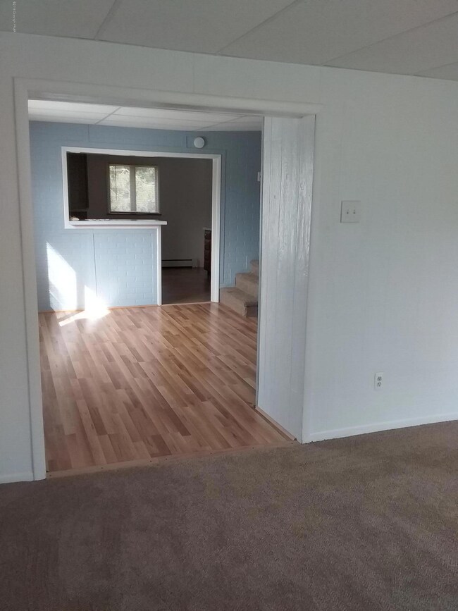 19 W Ridge St, Coaldale, PA 18218 - photo 4