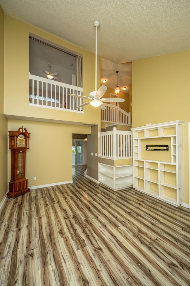 1304ElmHallCir008