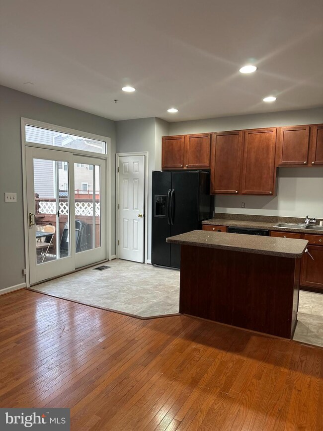 8052 Pennington Dr, Laurel, MD 20724 - photo 5