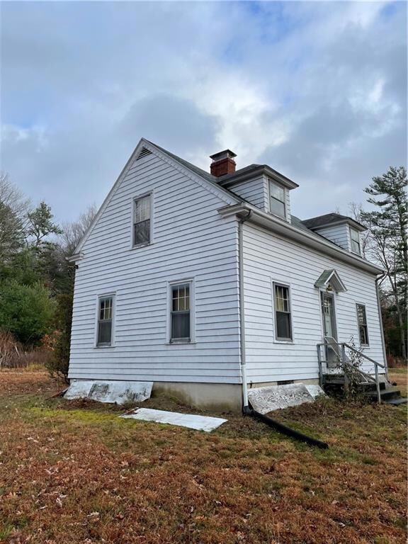 EXTERIOR LEFT SIDE