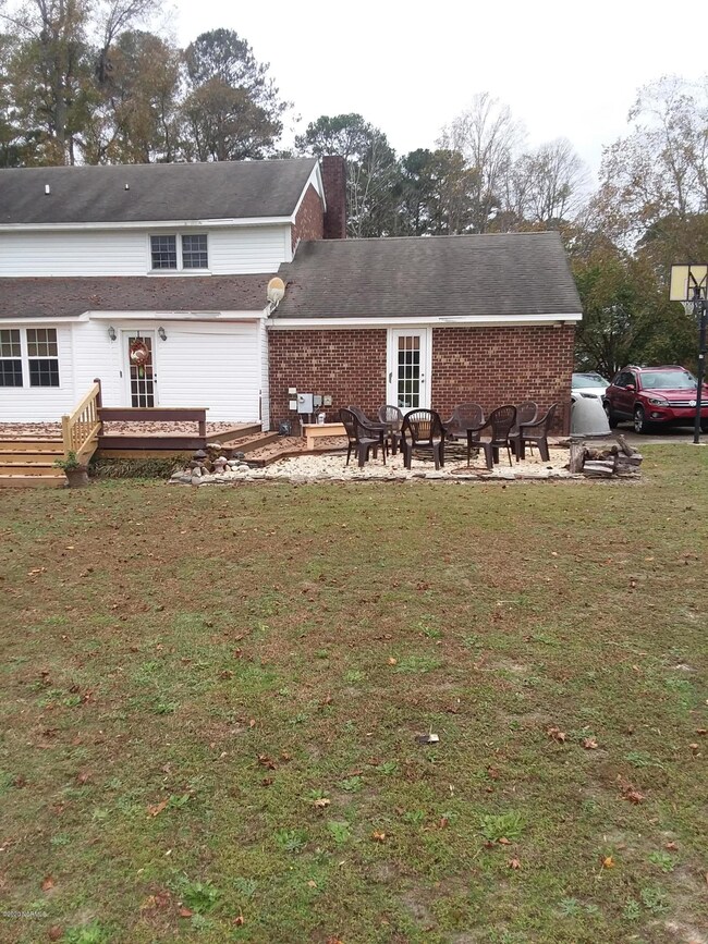 1221 W T Ross Rd, Williamston, NC 27892 - photo 3