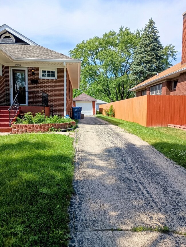2018 Waverly Place, Waukegan, IL 60085 - photo 2