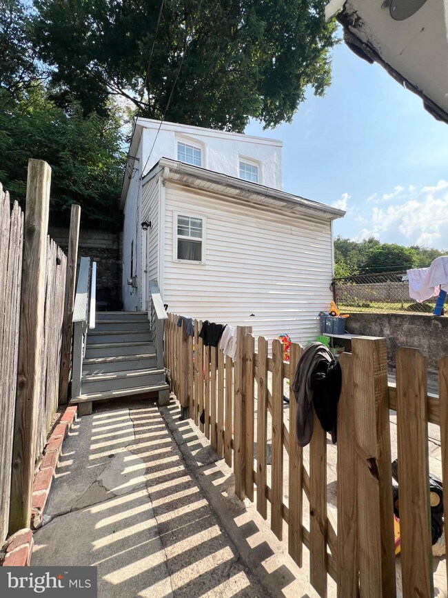 535 E Main St, Norristown, PA 19401 - photo 3