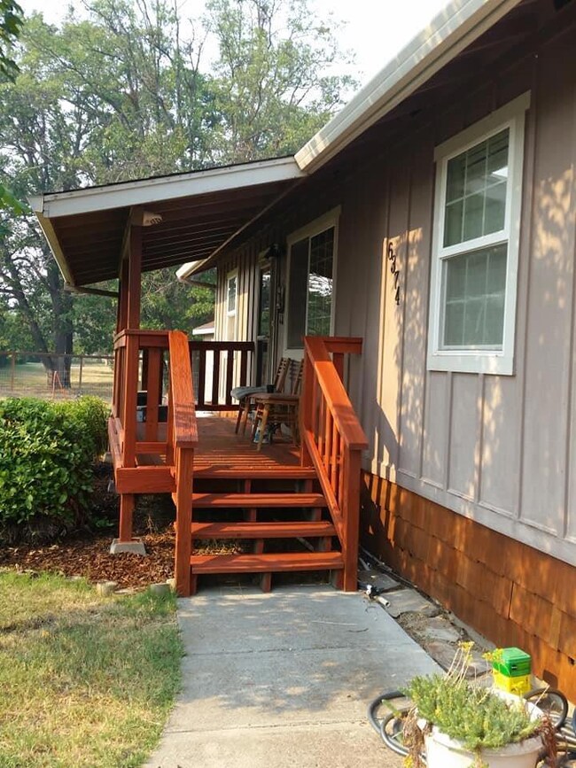 6374 Ponderosa St, Central Point, OR 97502 - photo 3