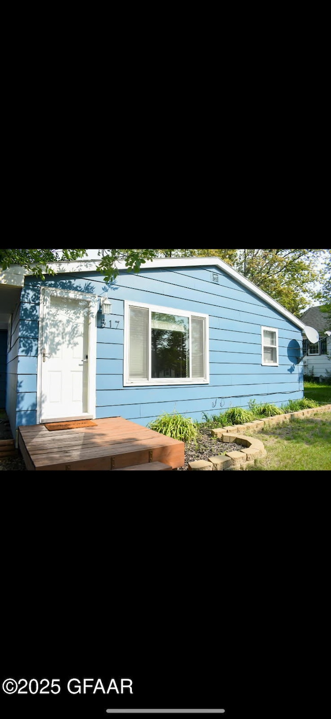 517 7th St SE, Devils Lake, ND 58301 - photo 2
