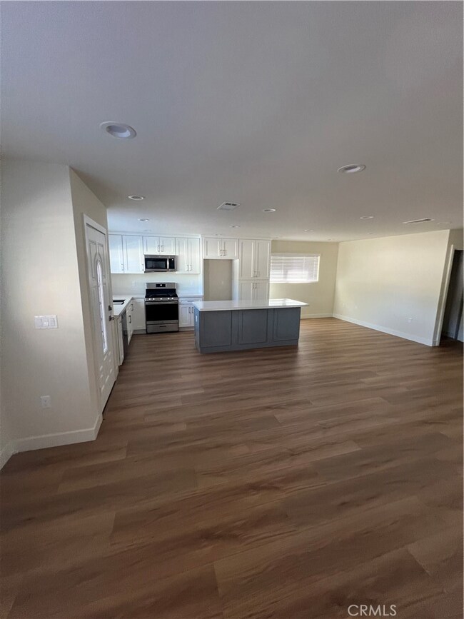 11251 Kewen Ave, San Fernando, CA 91340 - photo 6