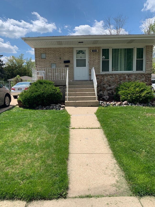 14554 Karlov Ave, Midlothian, IL 60445 - photo 2