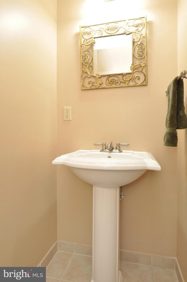 3591 Hamlet Place, Chevy Chase, MD 20815 - photo 4