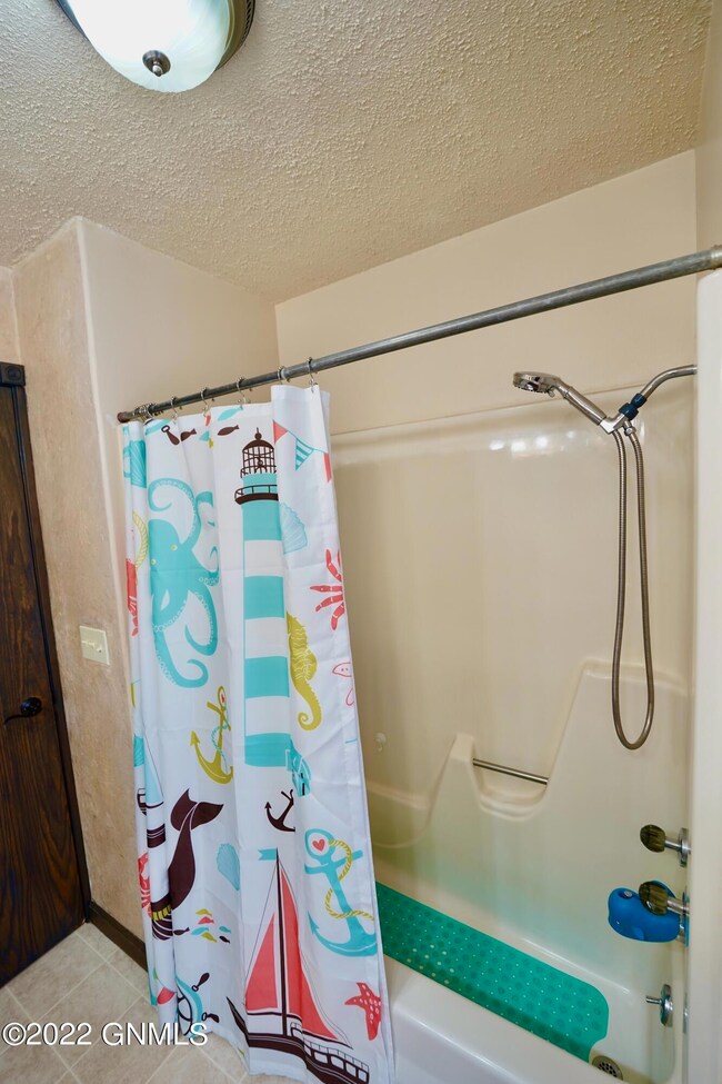 1502 Skyline Dr, Jamestown, ND 58401 - photo 6