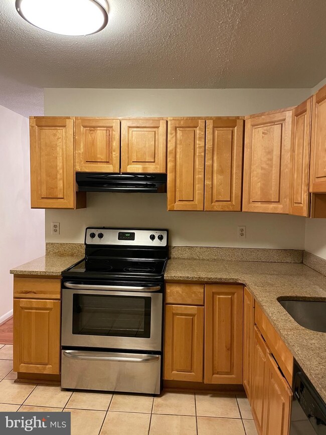 607 Center St unit 103, Herndon, VA 20170 - photo 5