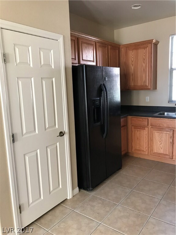 Kitchen-Door to pantry