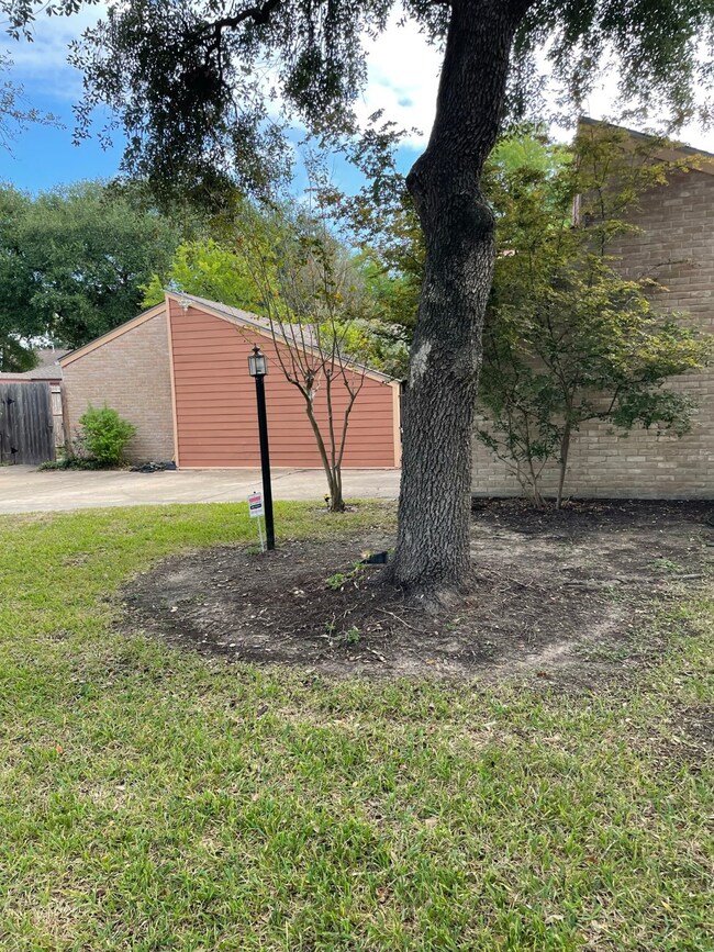 8206 Debbie Gay Dr, Houston, TX 77040 - photo 3