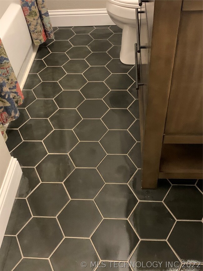 911 Hargrove St, Ardmore, OK 73401 - photo 7