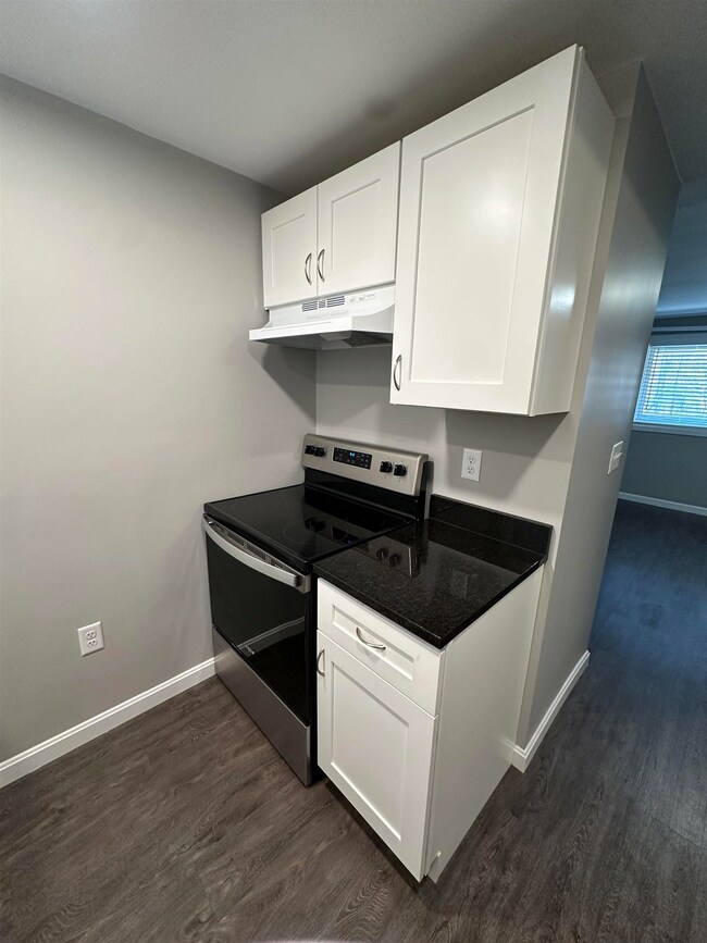 24 Monarch Way unit 202, Portsmouth, NH 03801 - photo 2