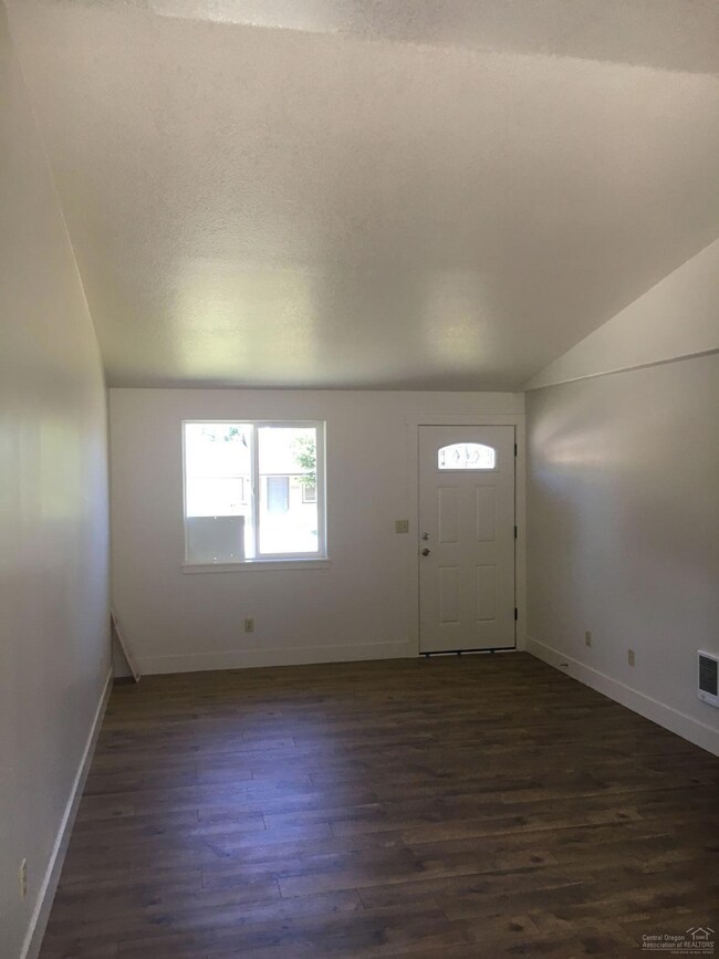 3228 SW Quartz Place, Redmond, OR 97756 - photo 3