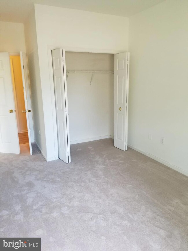 8211 Crossbrook Ct unit 101, Lorton, VA 22079 - photo 5