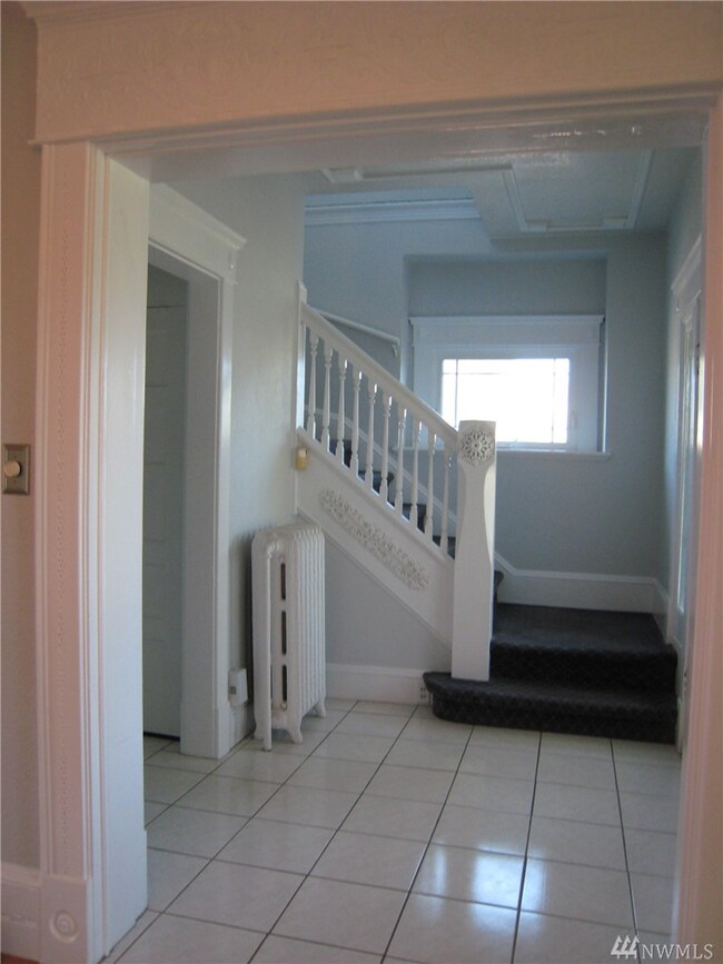 2102 Colby Ave, Everett, WA 98201 - photo 6