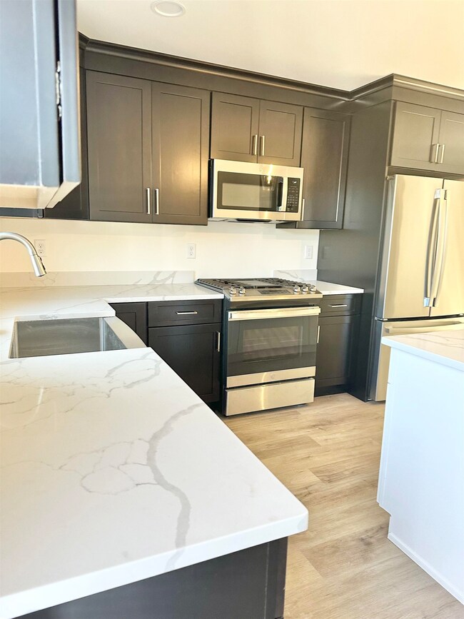 6 Walnut Dr, Dover, NH 03820 - photo 5