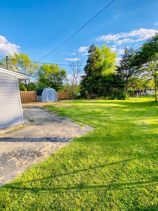 220 N Orchard Cir, Blanchester, OH 45107 - photo 3