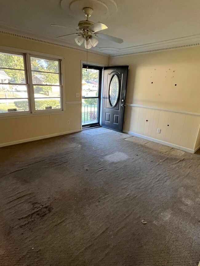 721 Hoss Rd Living Room