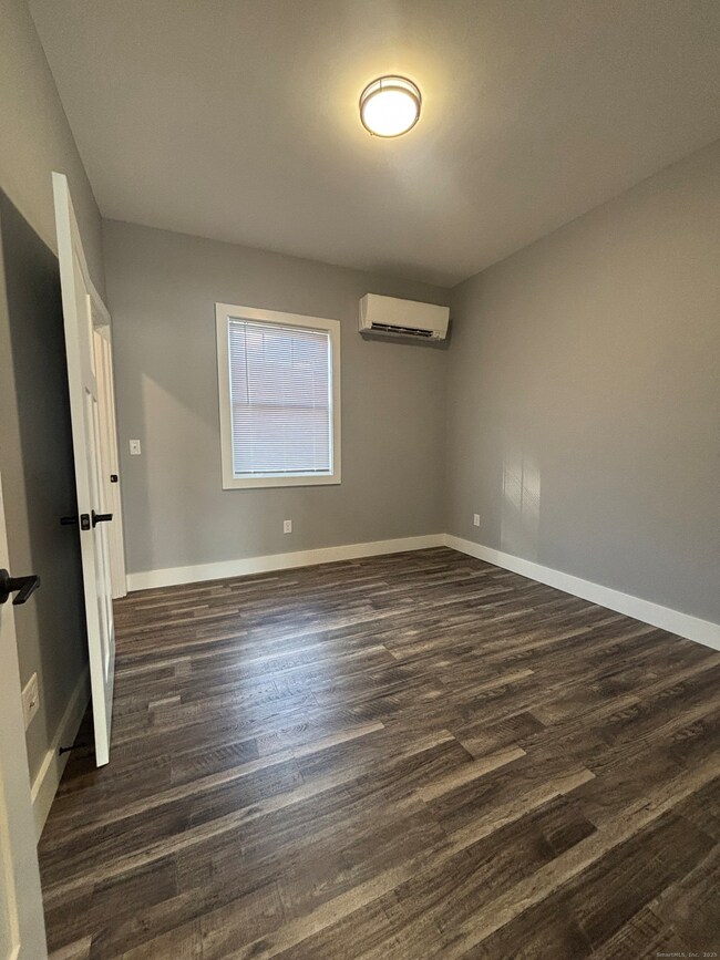 303 Norwich-New London Turnpike unit M, Montville, CT 06382 - photo 4