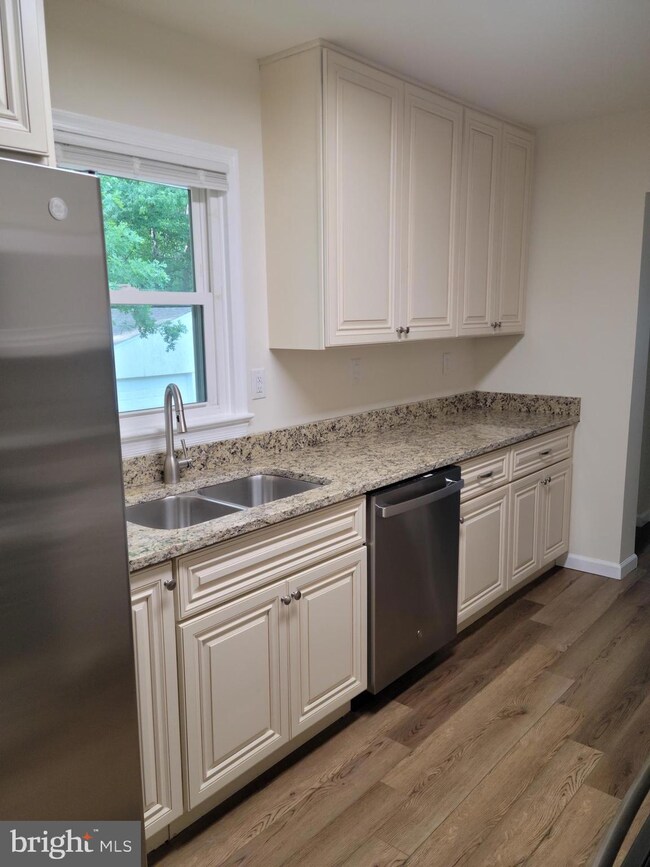 5221 Colebrook Dr, La Plata, MD 20646 - photo 4