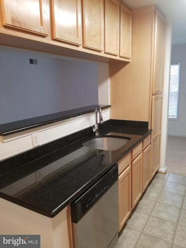 15619 Horseshoe Ln unit 619, Woodbridge, VA 22191 - photo 5