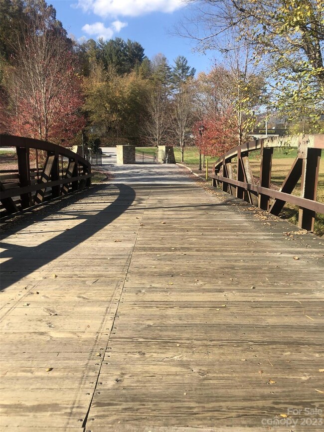33 Crossings Cir unit 13, Fairview, NC 28730 - photo 2