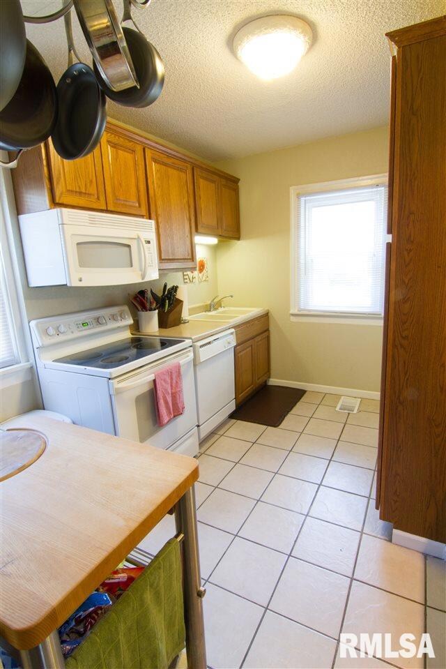 2127 Mound St, Davenport, IA 52803 - photo 7