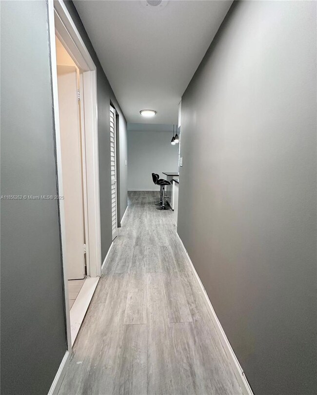 999 Brickell Bay Dr unit 709, Miami, FL 33131 - photo 3