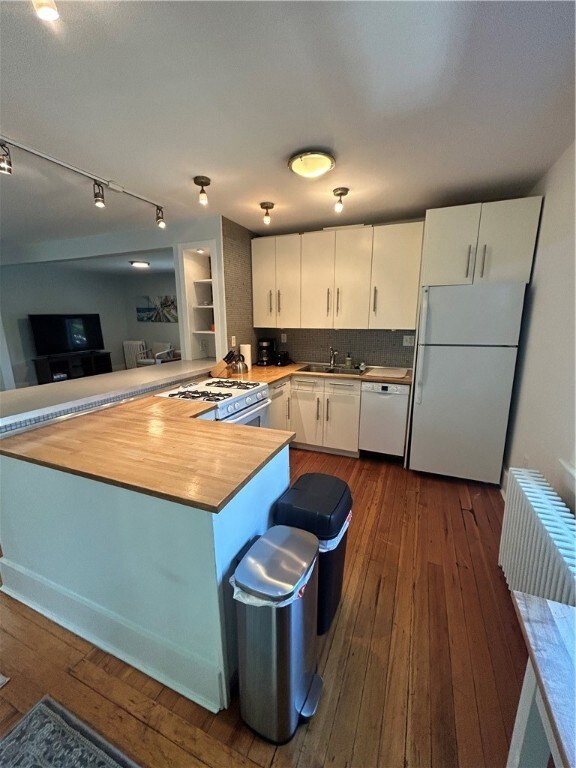 8 Friendship St unit B, Newport, RI 02840 - photo 5