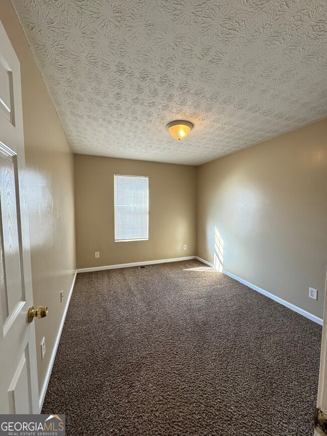 5869 Strathmoor Manor Cir, Lithonia, GA 30058 - photo 7