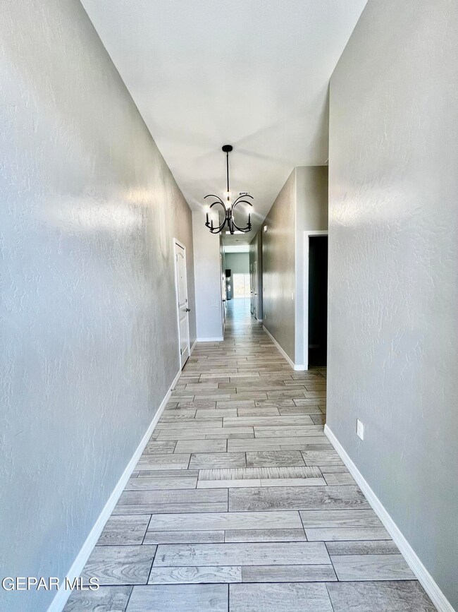 13640 Glen Vista Ln, Horizon City, TX 79928 - photo 3