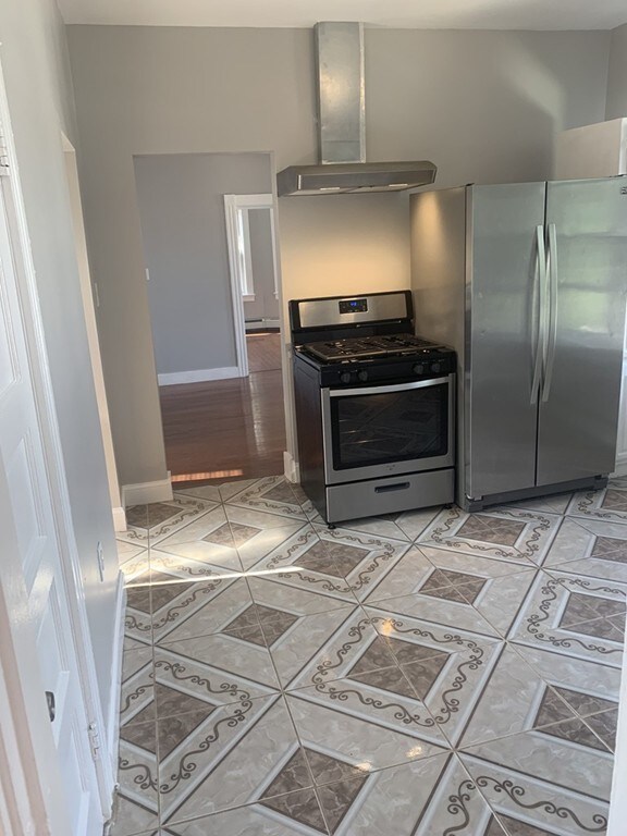 12 Rowe St unit 3, Lawrence, MA 01843 - photo 2