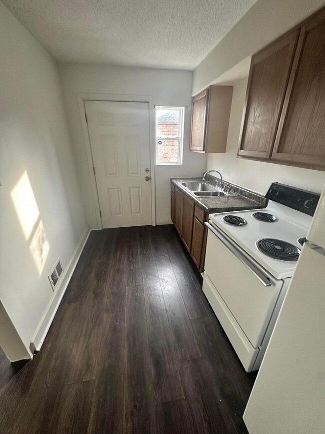 68 N Hampton Rd unit D, Columbus, OH 43213 - photo 4