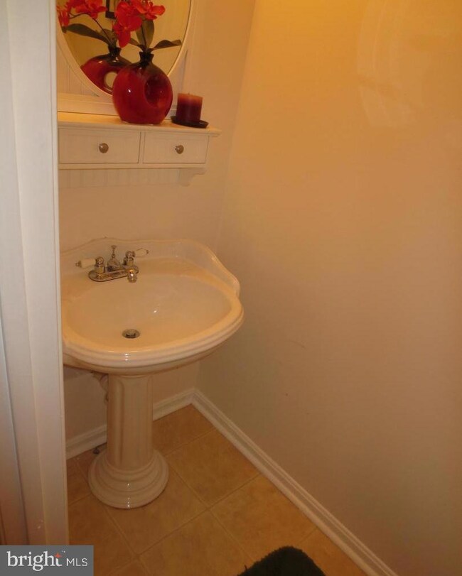 12249 Wye Oak Commons Cir unit 83, Burke, VA 22015 - photo 6