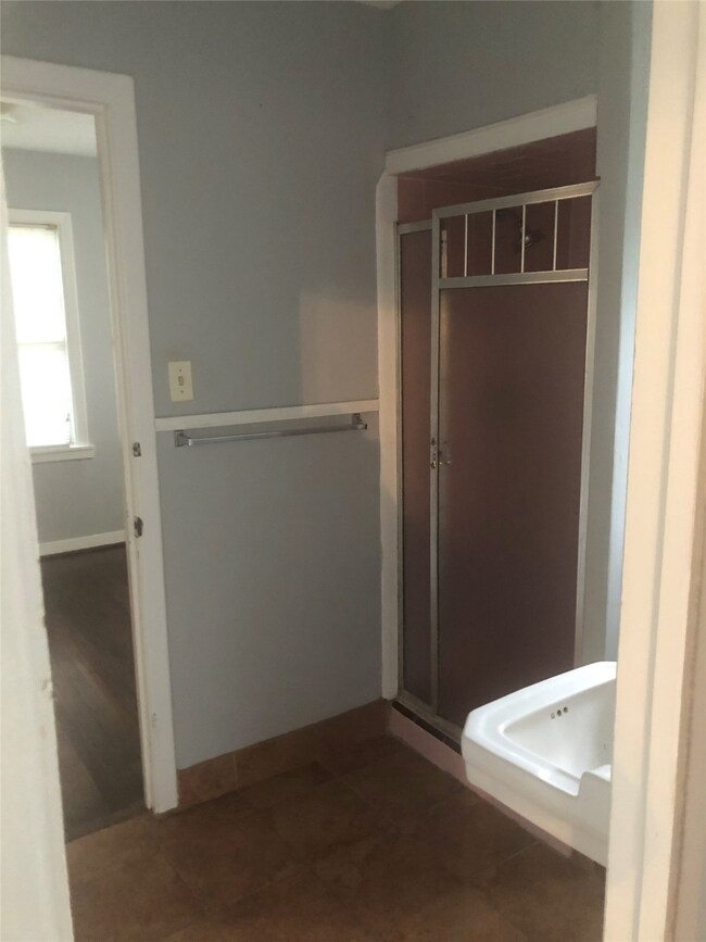 412 Caplin St, Houston, TX 77022 - photo 6