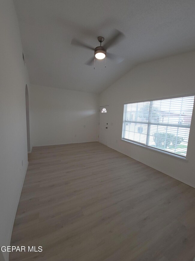 636 Desierto Bonito St, Horizon City, TX 79928 - photo 7