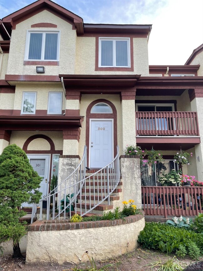 302 Michaels Ct unit 302, Woodbridge, NJ 07095 - photo 2