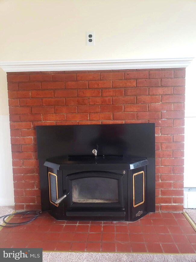 17926 Curtis Dr, Dumfries, VA 22026 - photo 7