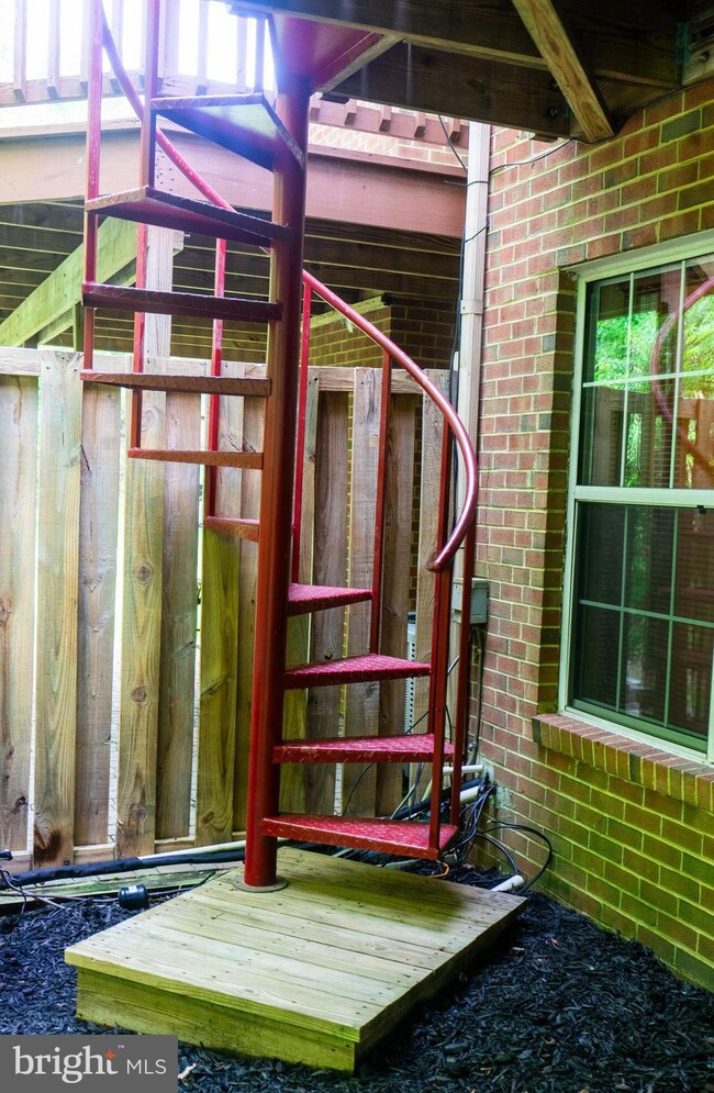 9217 Vanfleet Ct, Laurel, MD 20708 - photo 7