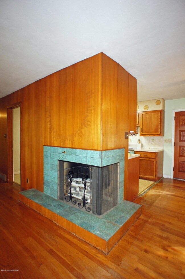 1036 Conwell St, Stroudsburg, PA 18360 - photo 3