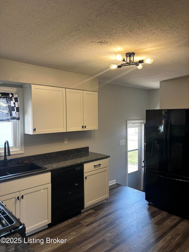 2527 Adrienne Way, Louisville, KY 40216 - photo 4