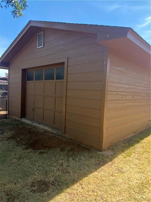 Detached shop/garage