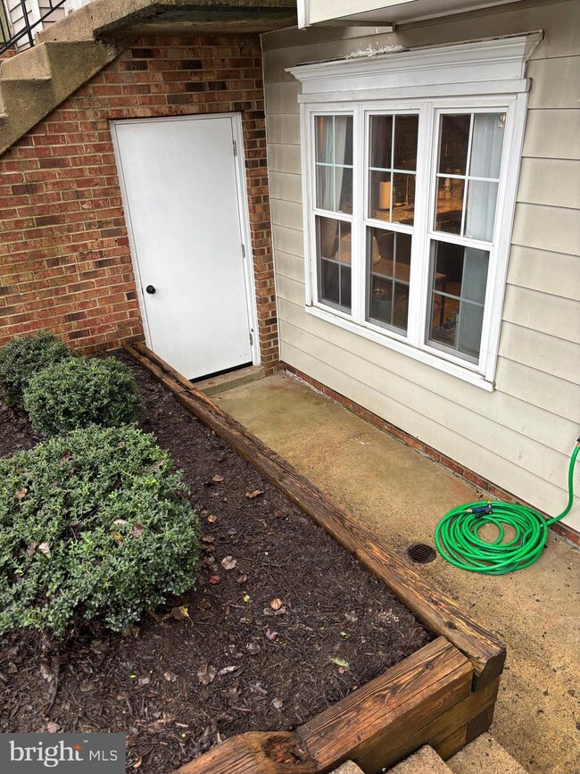 16294 Taconic Cir, Dumfries, VA 22025 - photo 4