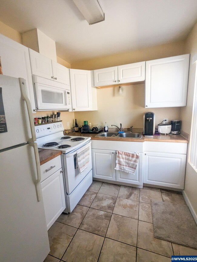 827 SW 11th Ave, Albany, OR 97321 - photo 3